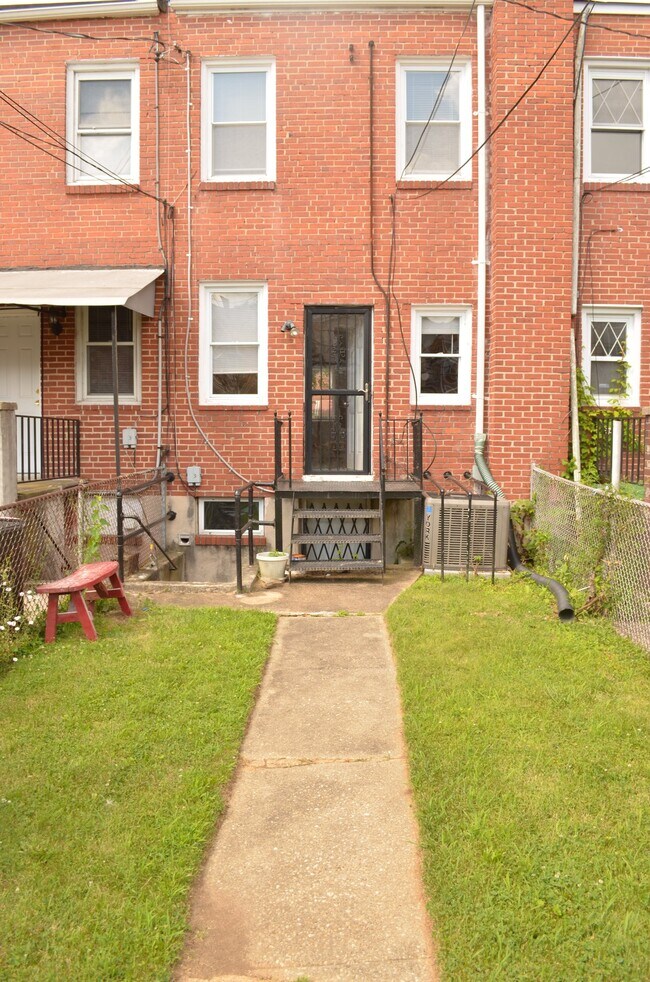 Foto del edificio - 5119 Nelson Ave