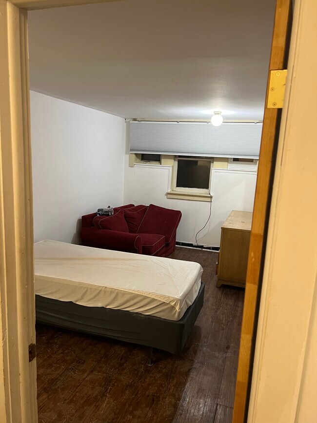 Foto del edificio - 137 Coddington Rd