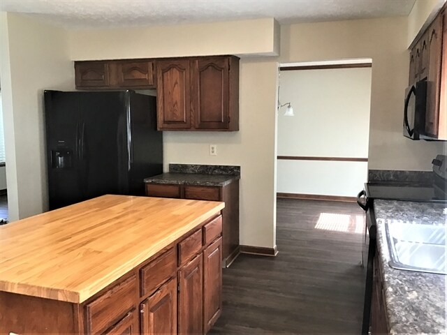 Building Photo - 553 Tall Oaks Drive