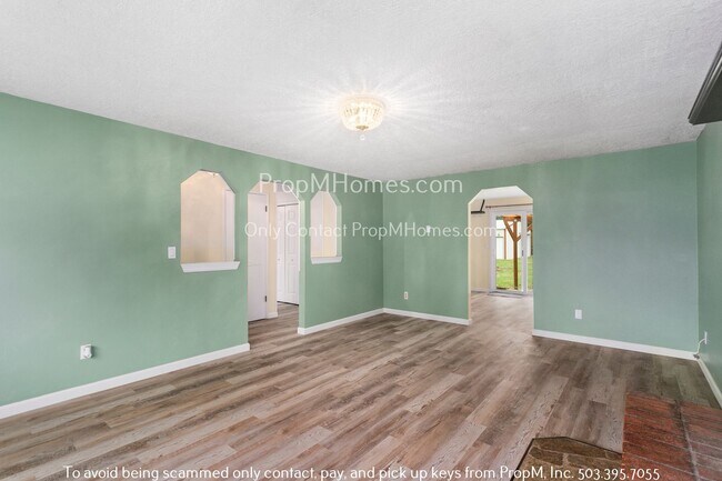 Building Photo - Four Bedroom plus 2 Bonus Rooms Ranch Styl...