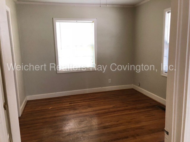 Building Photo - 2 bed 1 bath in Rosewood