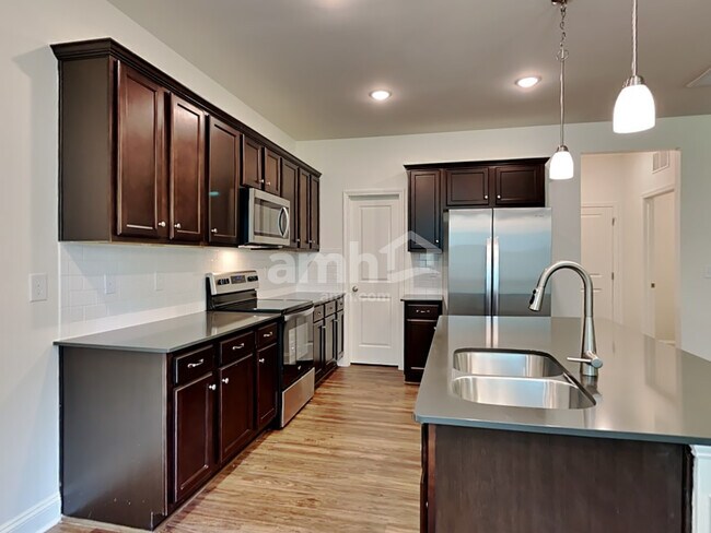 Foto del edificio - 3201 Brierhill Rd