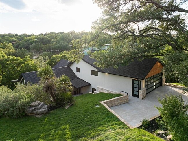 Building Photo - 620 Bermuda St