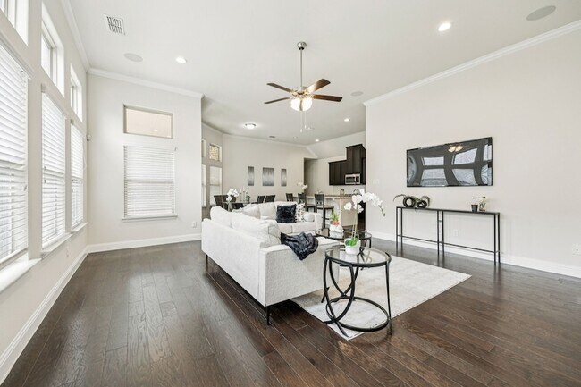 Foto del edificio - 913 Parkside Dr