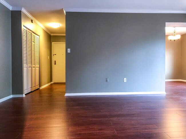 Building Photo - 9704 Kingsbridge Dr