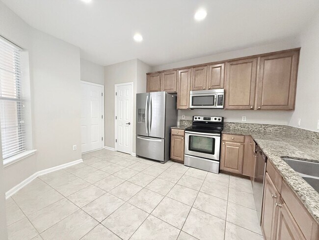 Foto del edificio - BEAUTIFUL 3/2.5 Hillcrest Townhome with ov...