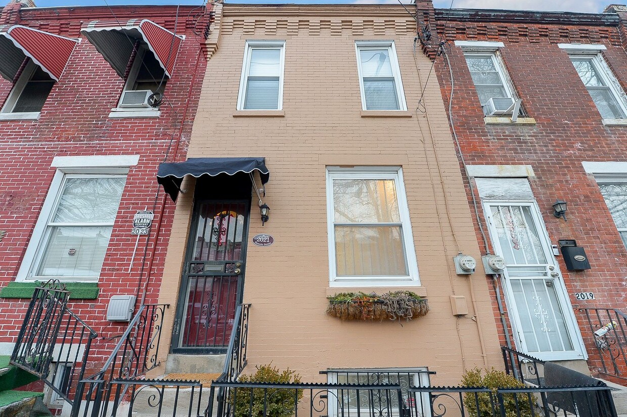 Primary Photo - 2021 Dennie St