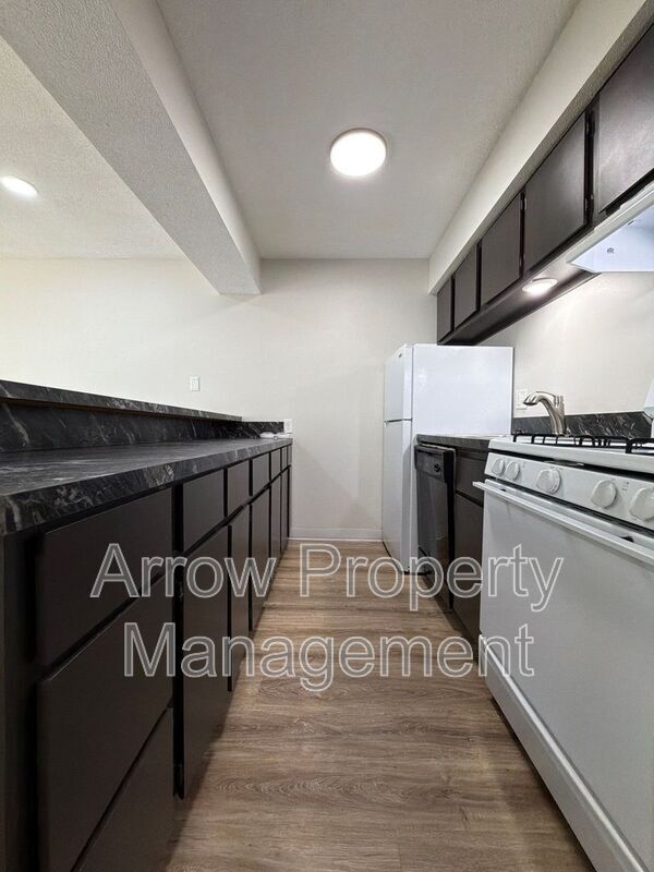 Building Photo - 649 S 18th St