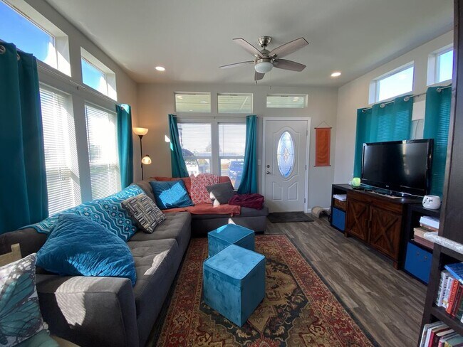 Building Photo - Adorable small new manufactured home