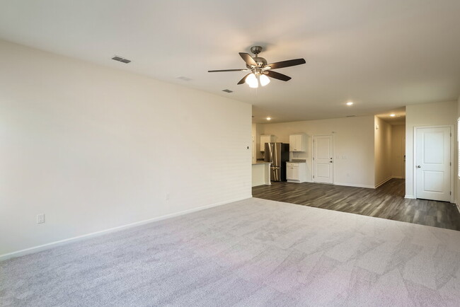 Building Photo - 179 Snowdrop Ave