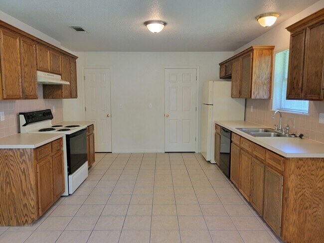 Foto del edificio - 4 BR 2 Bath Next to Harker Heights Communi...