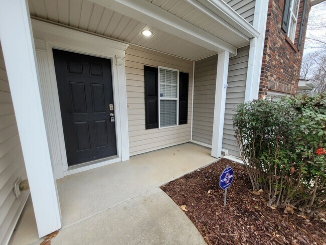Building Photo - Great 2 Bedroom 2 Bath Townhouse