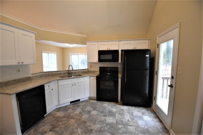 Building Photo - 2185 Chadwick Dr