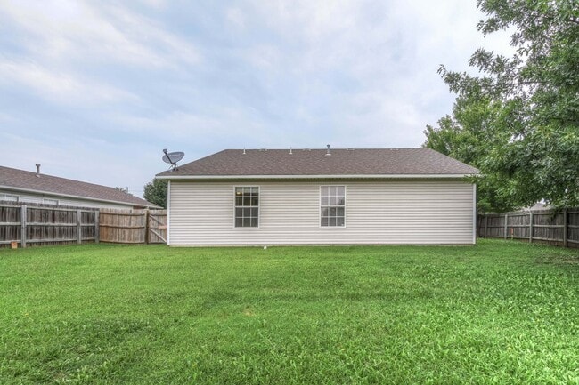 Building Photo - 15104 E 90th Pl N