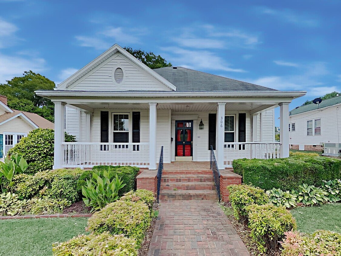 Primary Photo - 306 N Ridge Ave