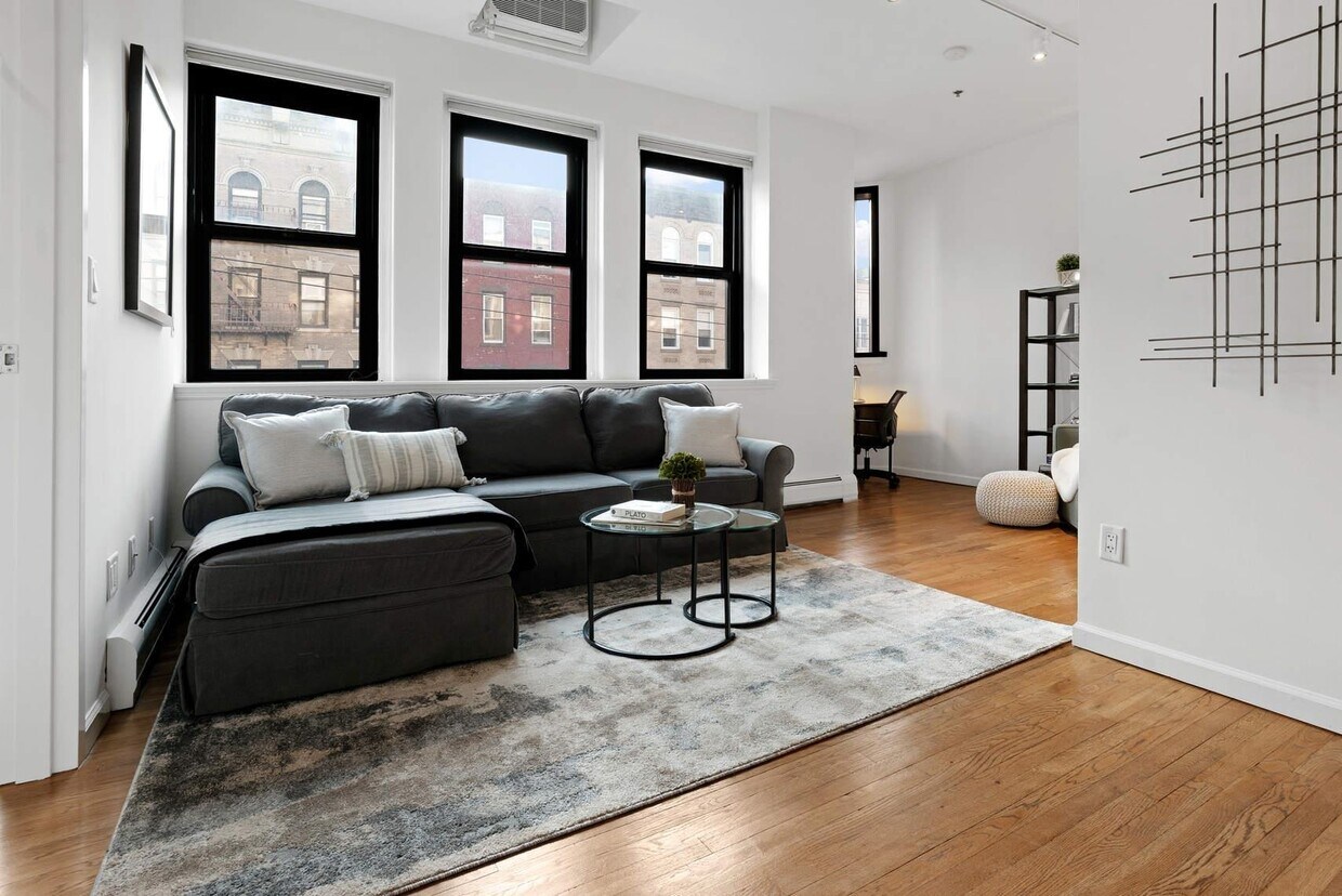 Primary Photo - 501 Adams St
