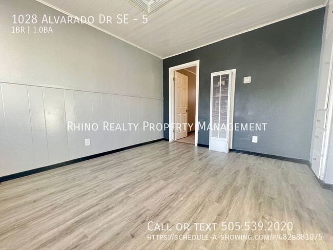 Building Photo - 1st Month Rent Free! Remodeled 1 Bedroom, ...