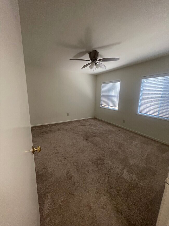 Foto del edificio - 10357 Ashton Ave