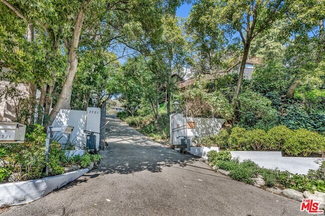 Building Photo - 7721 Firenze Ave