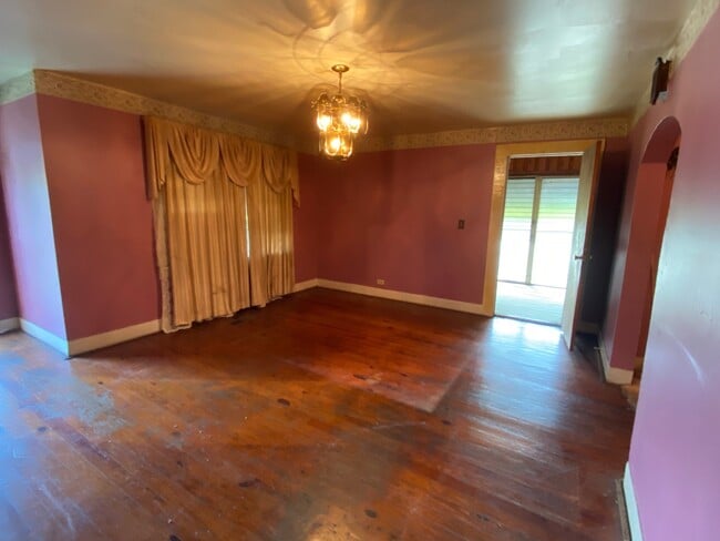 Building Photo - 502 64th St