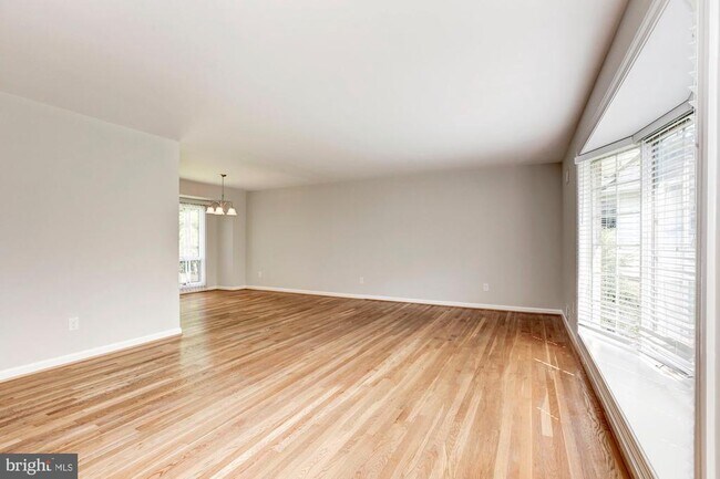 Building Photo - 9720 Corkran Ln