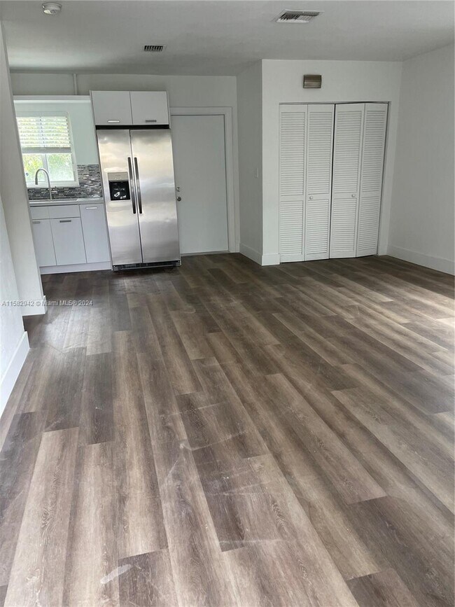 Foto del edificio - 1460 NE 143rd St