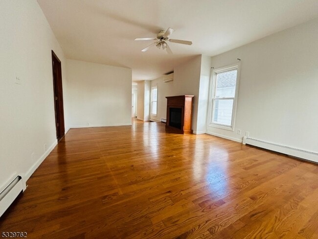 Foto del edificio - 242 Brook Ave