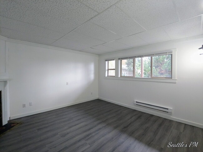 Building Photo - Newly Remodeled 1bdrm in Convenient Eastlake Neighborhood with Washer\Dryer and Parking