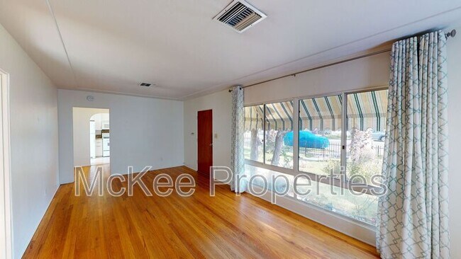 Building Photo - 400 H Ave