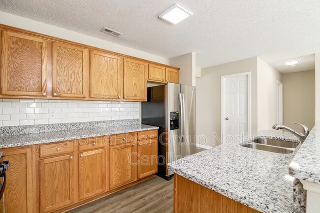 Foto del edificio - 4076 Clovelly Dr