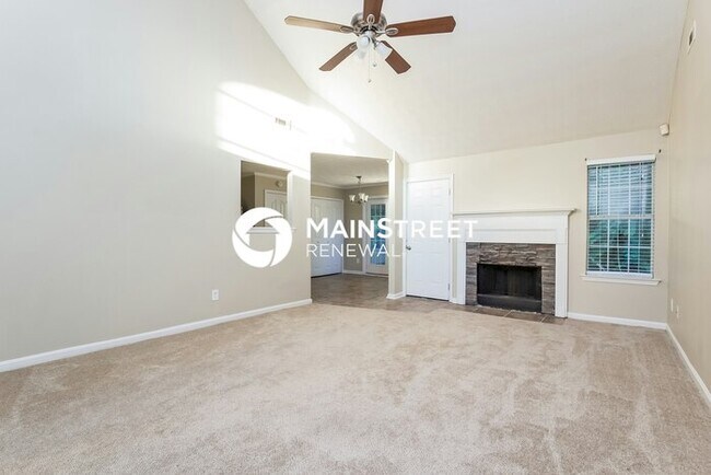 Building Photo - 3 Bedroom Pet-Friendly Home in Hampton, GA with Main Street Renewal