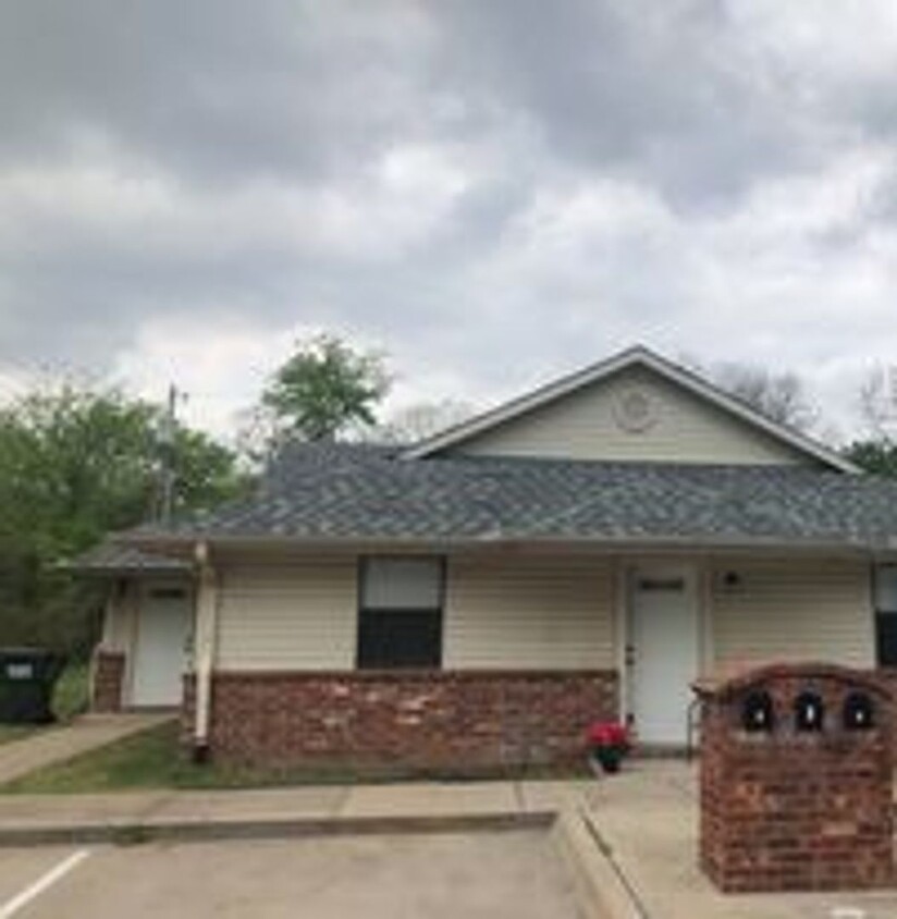 Madill OK Triplex 3/2 - Apartment for Rent in Madill, OK | Apartments.com