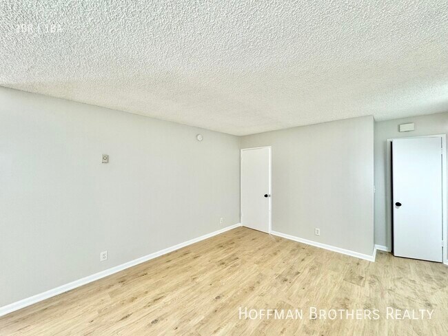 Foto del edificio - 525 N Sycamore Ave