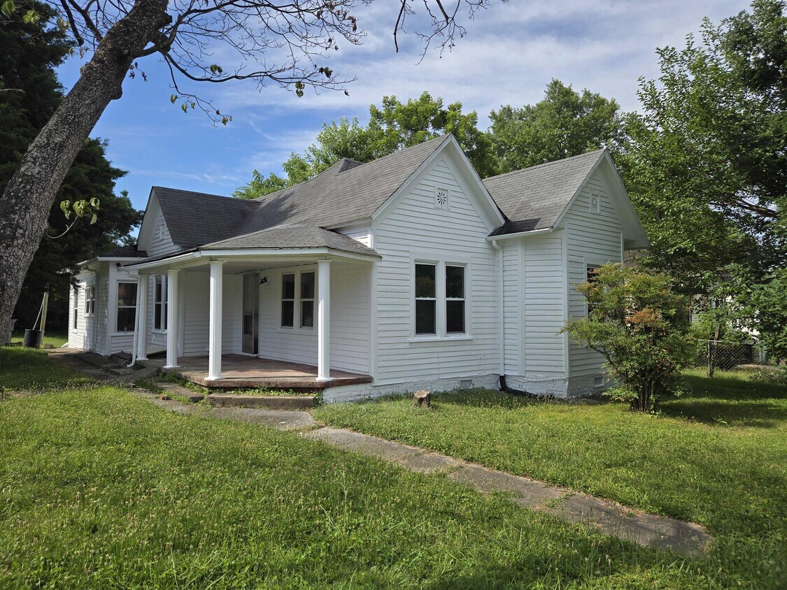 Primary Photo - 2202 Edgewood Ave