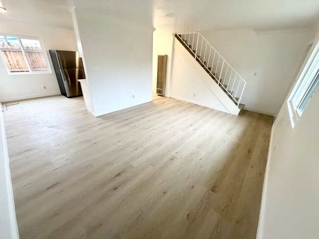 Building Photo - M 1st