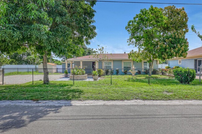 Building Photo - 4229 Bougainvillea St