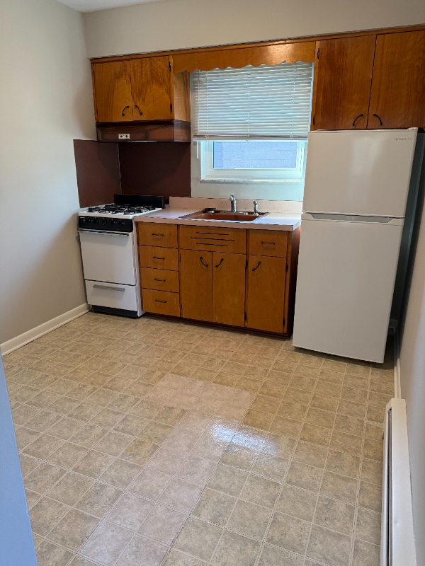 Building Photo - 652 E Main St