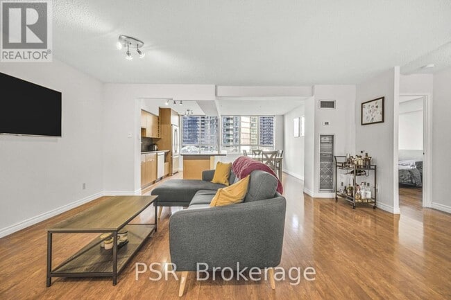 Photo du bâtiment - 633-633 Bay St.