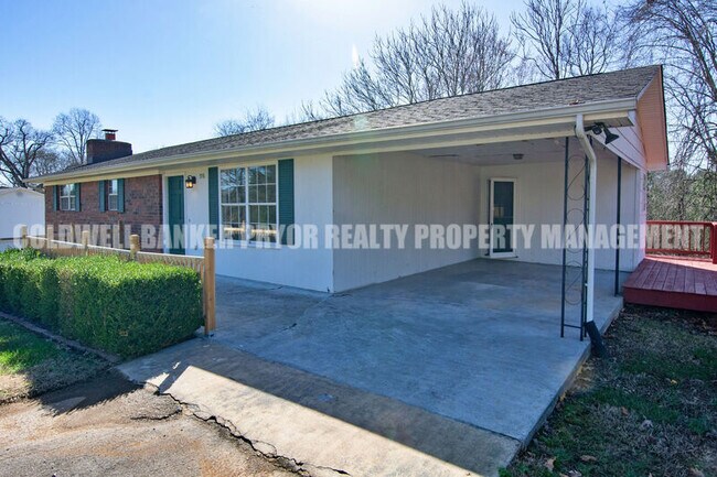 Foto del edificio - 598 Highland Dr