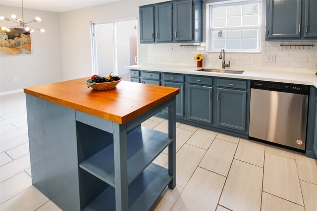 Foto del edificio - 8868 Kempwood Dr