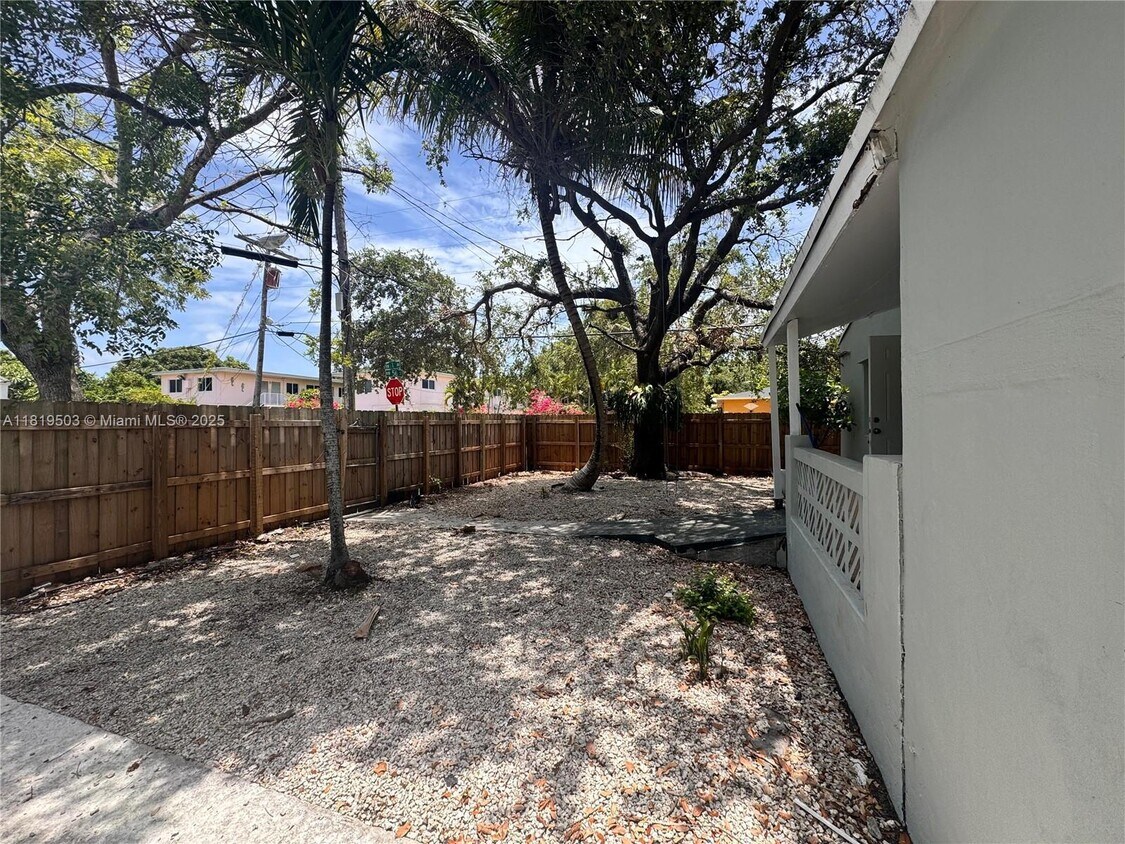 Foto principal - 146 NW 56th St