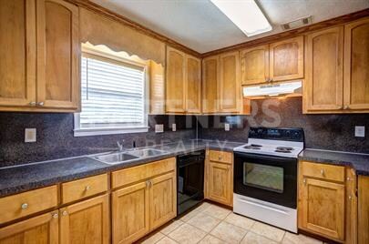 Foto del edificio - 8736 Hallwood Dr
