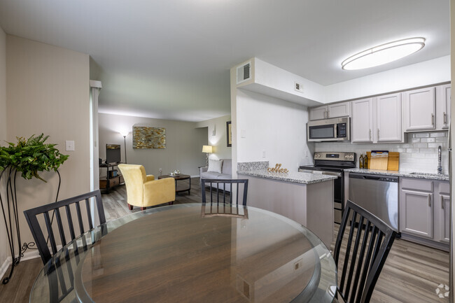 Dining Room - Woodmere Trace Apartment Homes