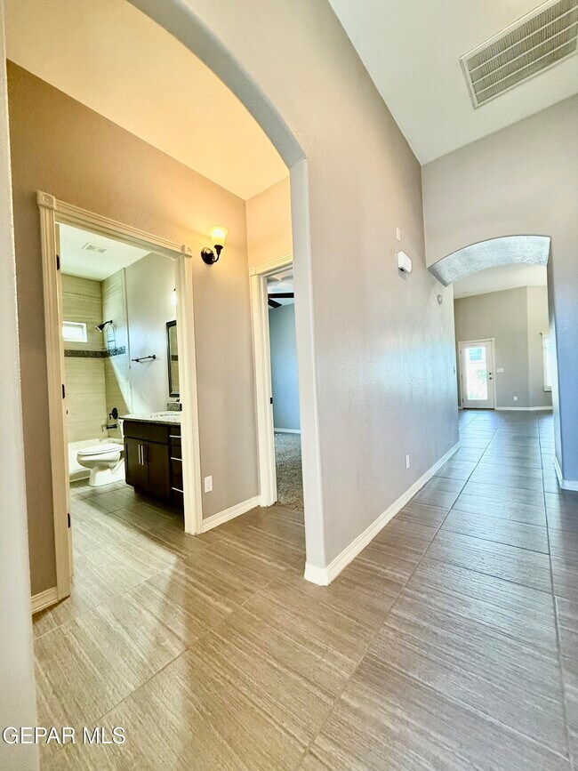 Foto del edificio - 13161 Mystic Path