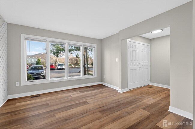 Foto del edificio - 172 Nathan Dr