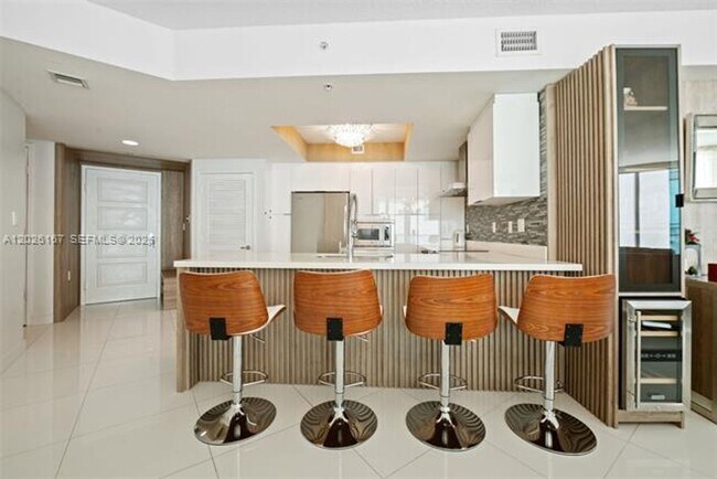 Foto del edificio - 150 Sunny Isles Blvd
