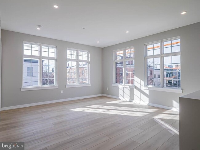 Building Photo - 769 S 10th St