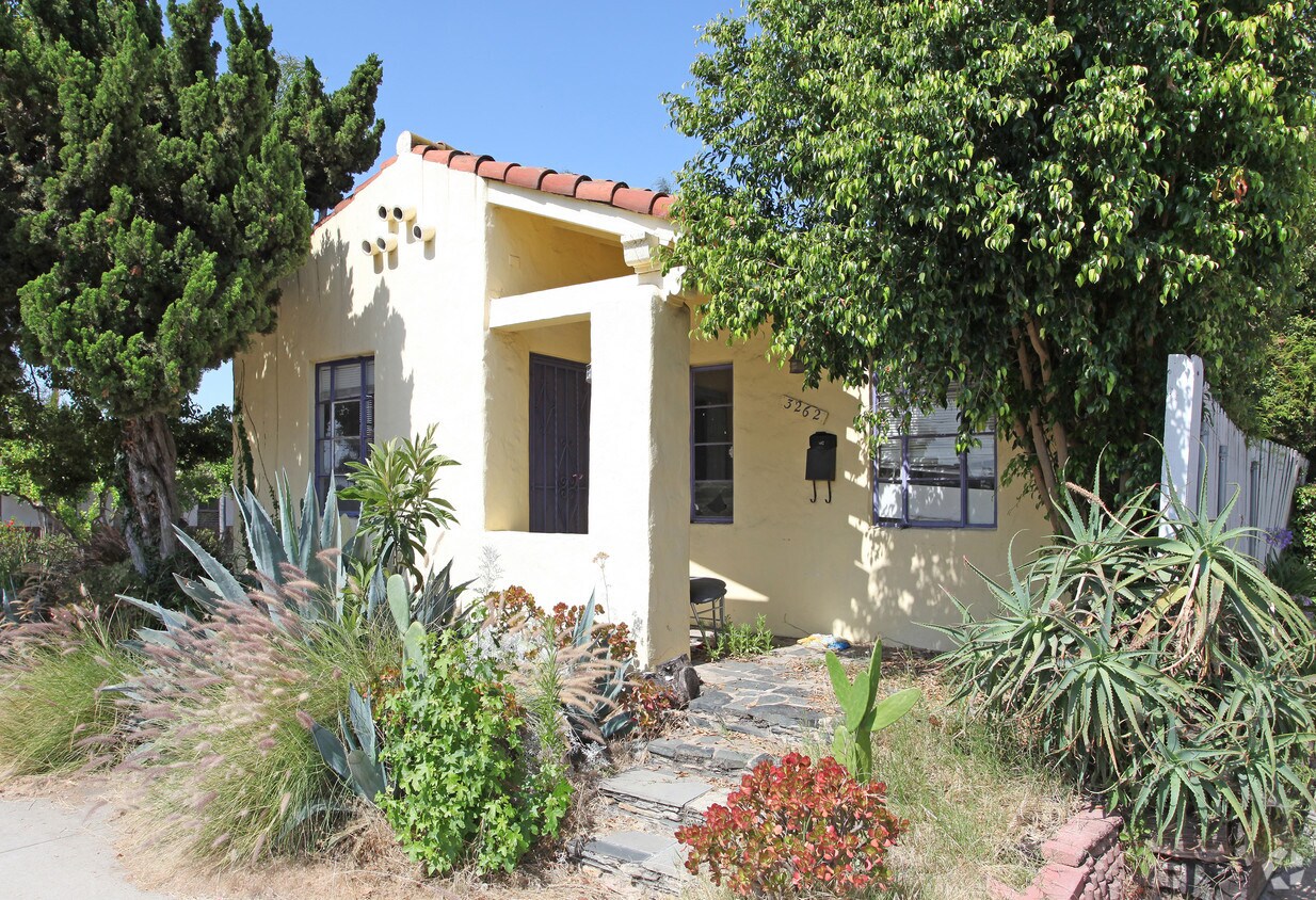 Foto del edificio - 3260-3262 Main St