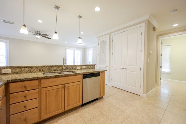 Building Photo - Church Street Village Home For Rent