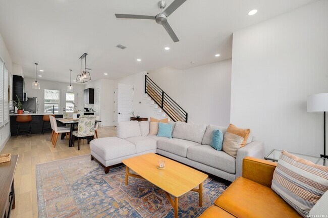 Foto del edificio - 715 Eleanor Ave